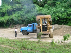 En 2004, una famosa ferretaria de Cabarete estaba ya desbaratando el rio Veragua